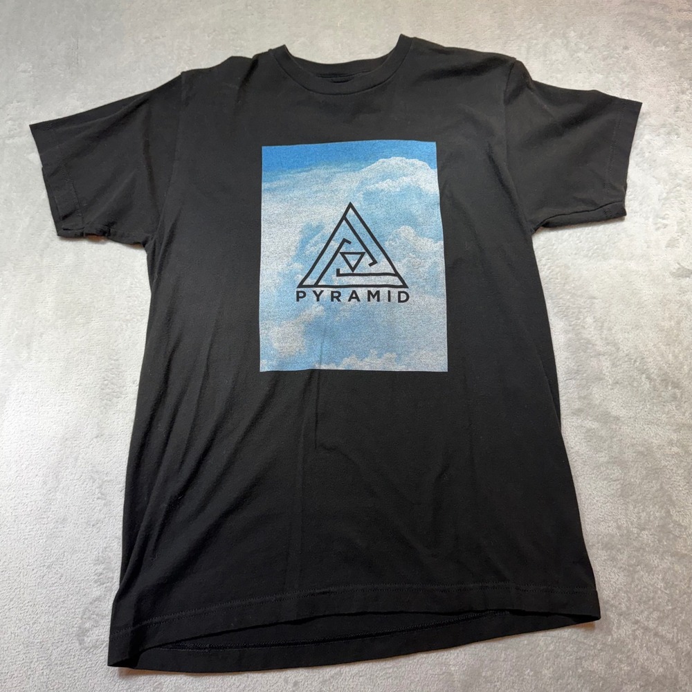 Pyramid Black Graphic Tee Blue Sky Cloud Logo‎ Cotton Streetwear Shirt Mens M